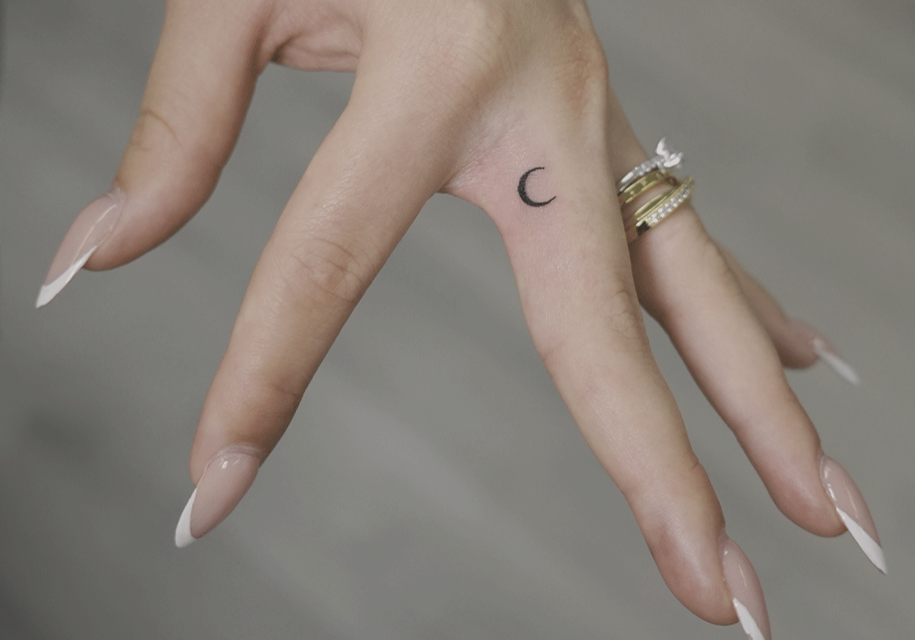 Bleed-Ink-dainty-minimilistic-tattoo-moon